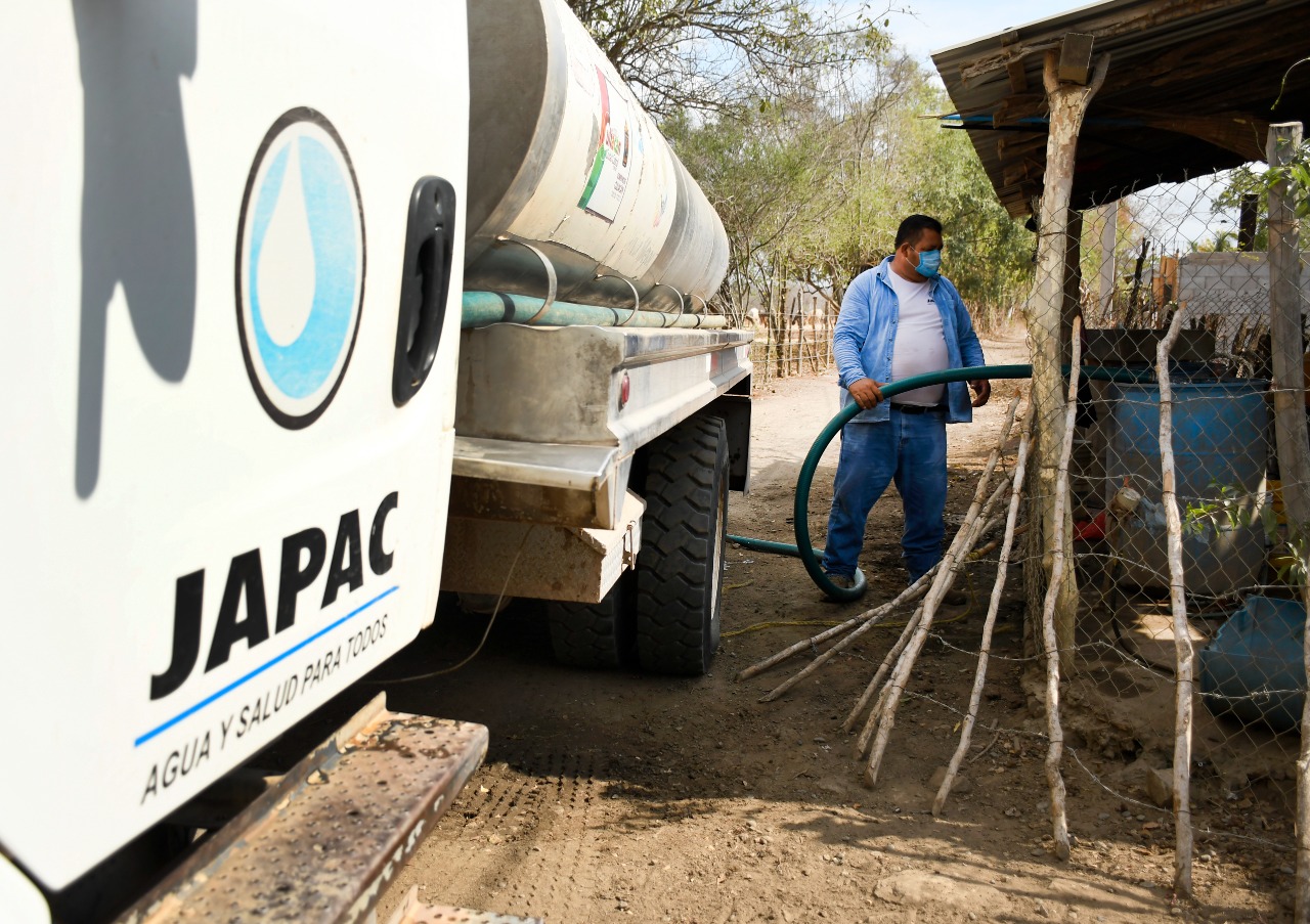 Continúa Japac con suministro de agua potable en pipas a comunidades