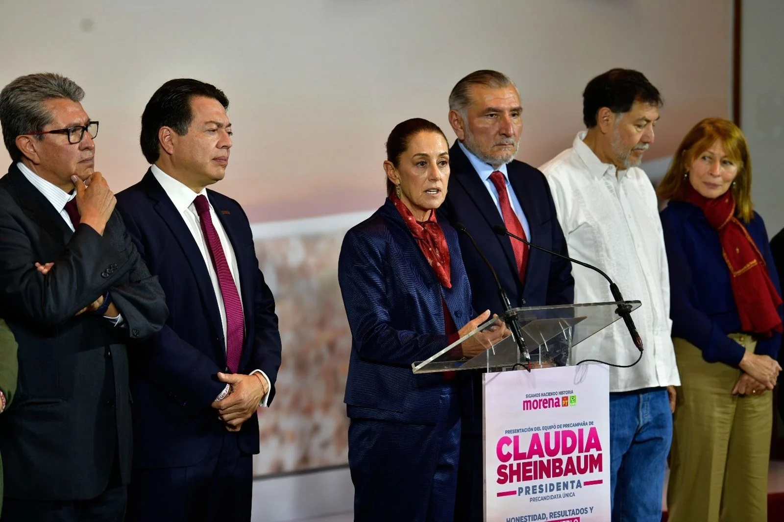 Claudia Sheinbaum presenta a su equipazo de precampaña destaca