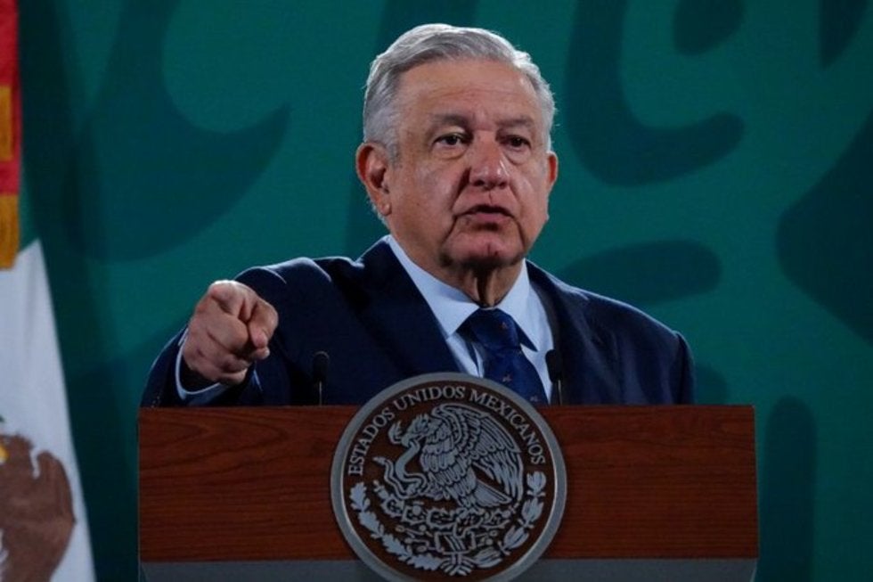 Con fideicomisos del Conacyt se compró refinería: AMLO