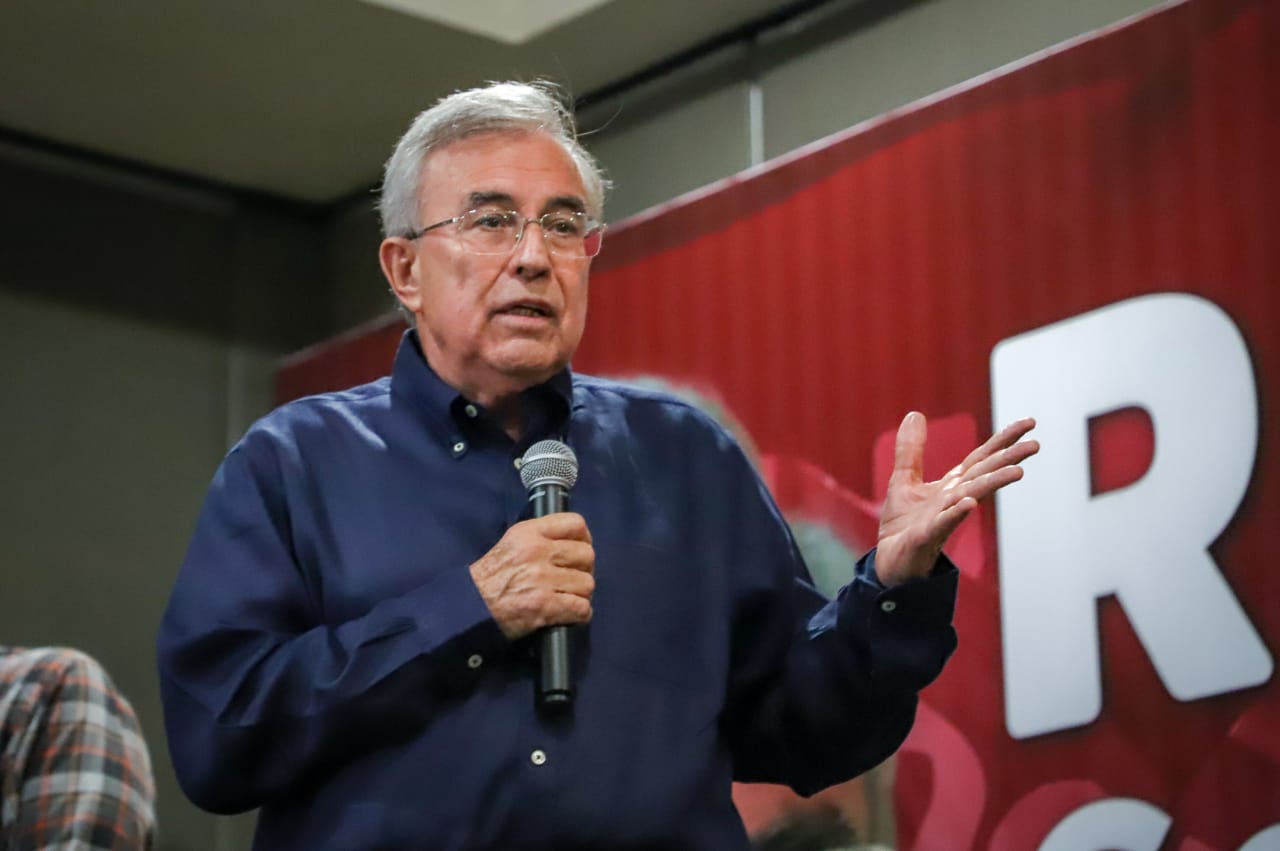 Promete Rocha Moya trabajar para poner en alto el nombre de Sinaloa
