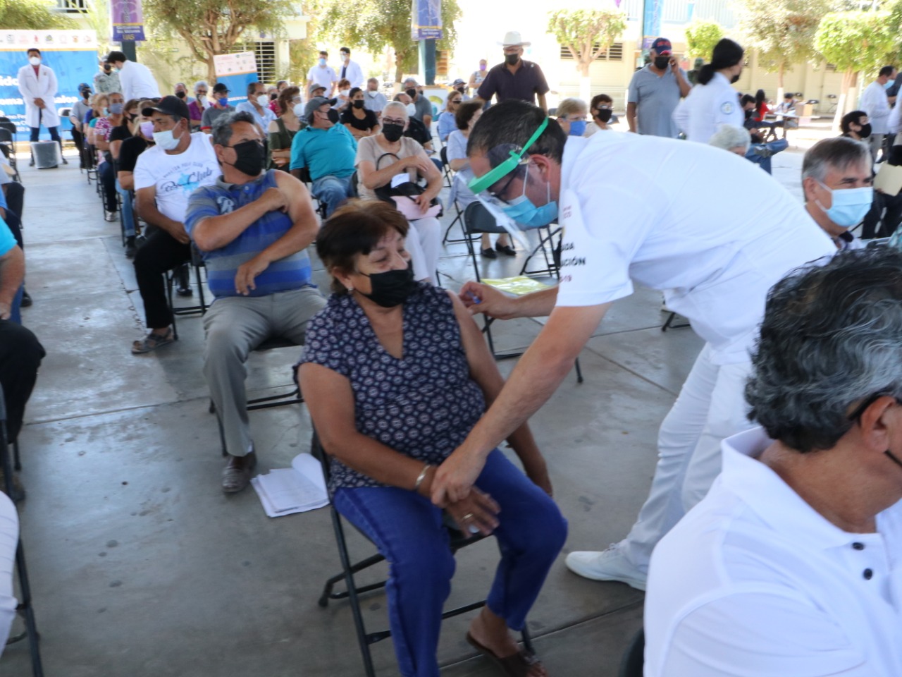 Tener el esquema de vacunación completo protege de enfermar de gravedad en gran parte de los casos: SSA