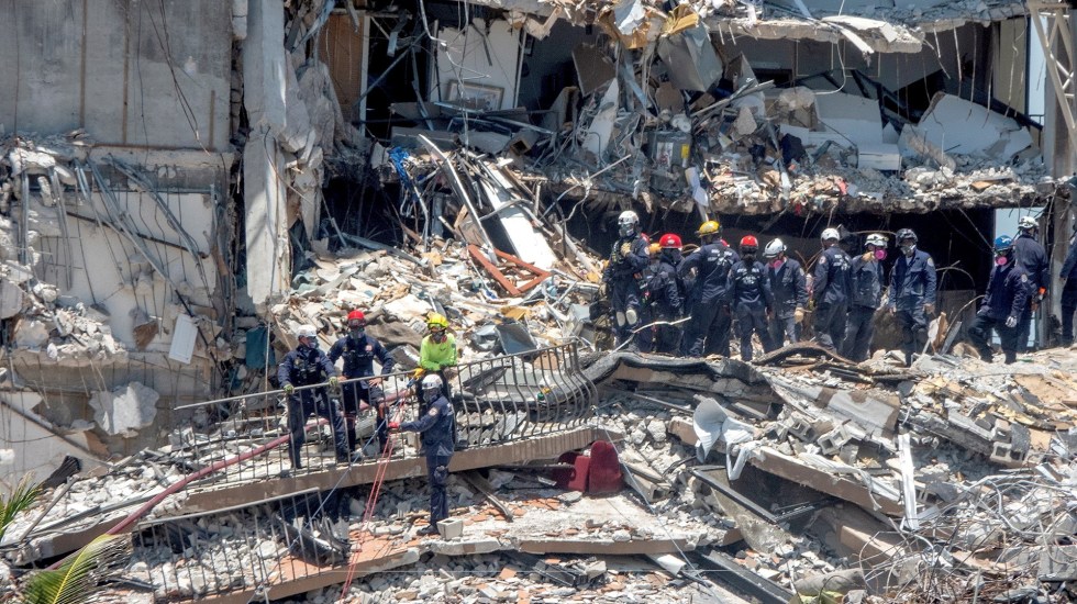 Hallan cuatro cuerpos más en edificio colapsado en Miami; van 16