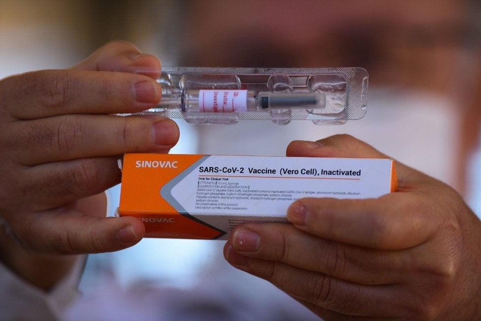 OMS aprueba vacuna china de Sinovac, usada en México; la incluye en COVAX