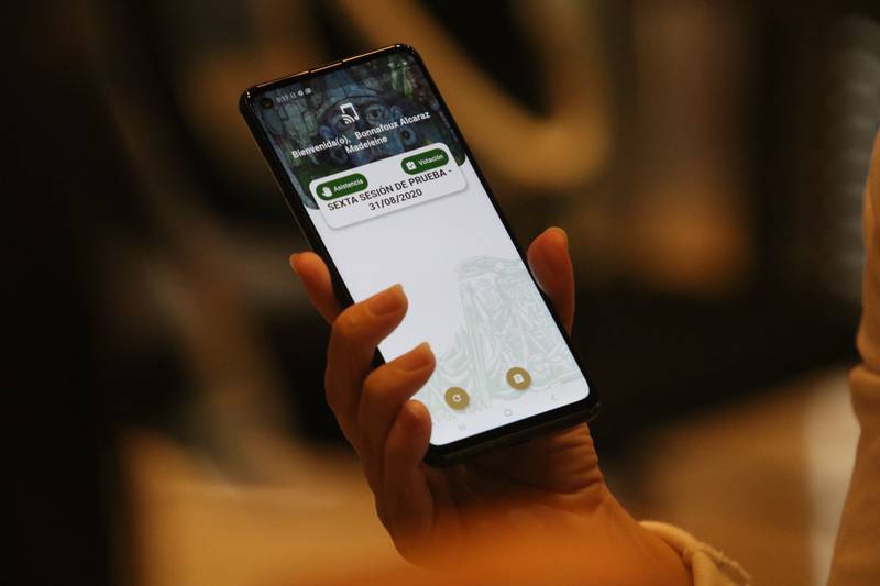 Corte concede suspensión a polémico registro de telefonía móvil