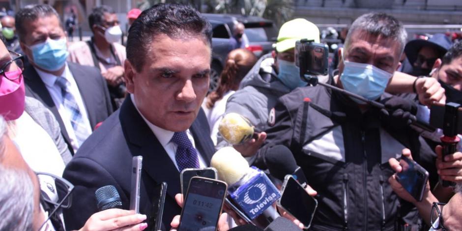 Aureoles entrega a la FGR supuestas pruebas de intromisión del narco en elección de Michoacán
