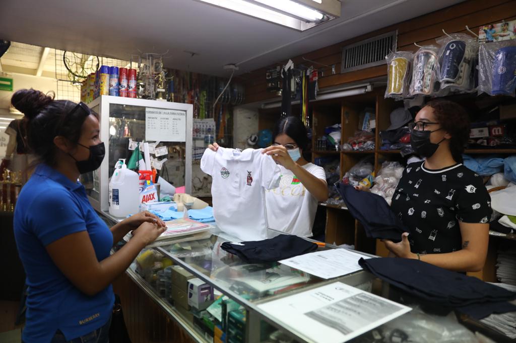 Con canje de útiles y uniformes, se beneficia la economía local y de las familias sinaloenses: Quirino