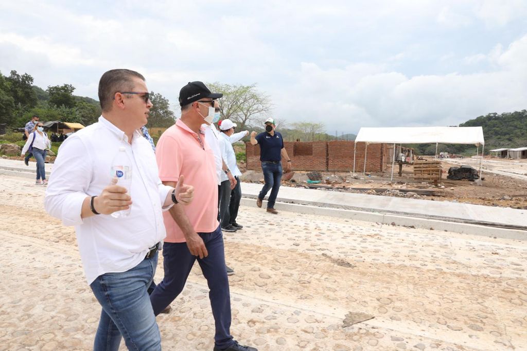 Con buen ritmo construcción de viviendas para comuneros en Santa María: Quirino