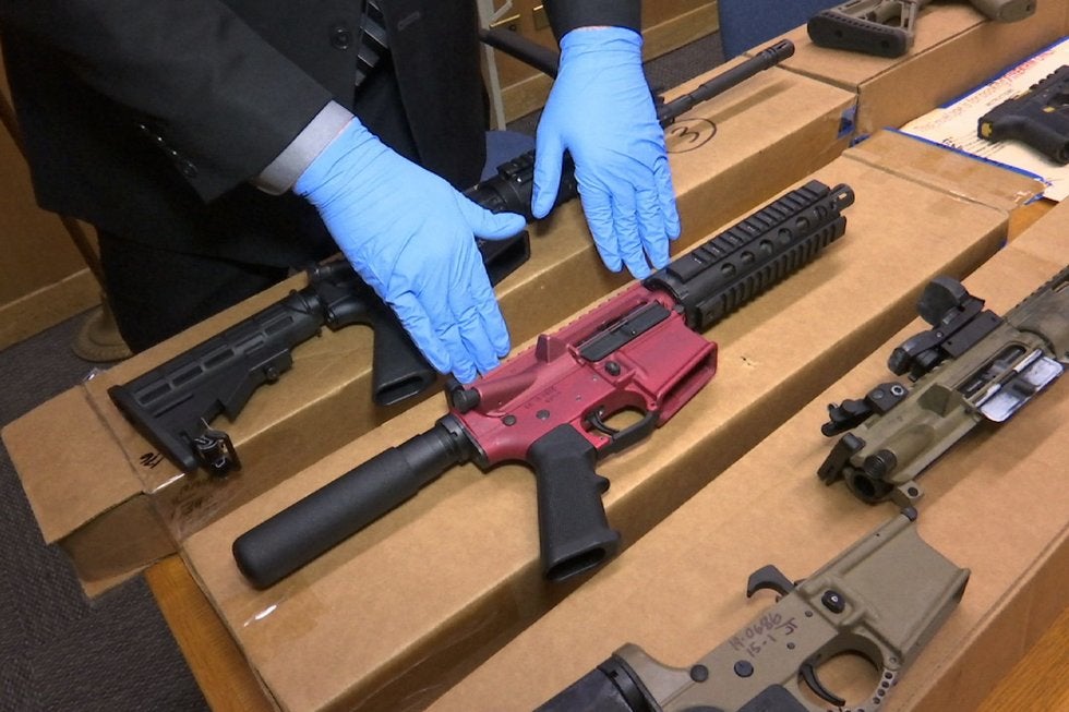 Industria de armas de EU rechaza demanda de México; ‘su gobierno es el responsable de la corrupción y del crimen’
