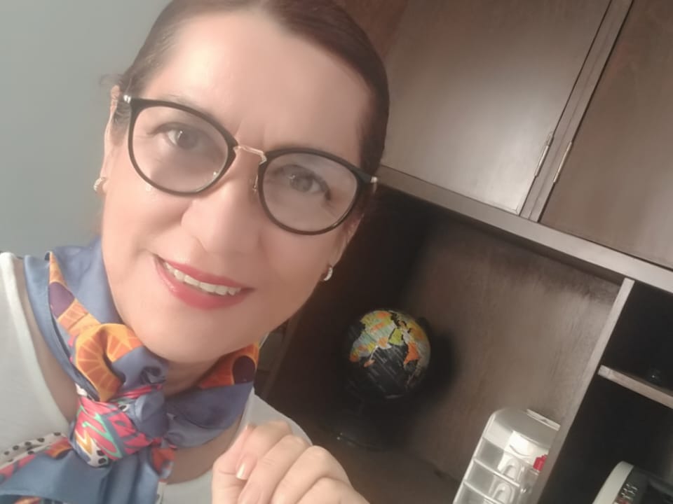 A verificar información de redes sociales, invita periodista Anabel Ibáñez