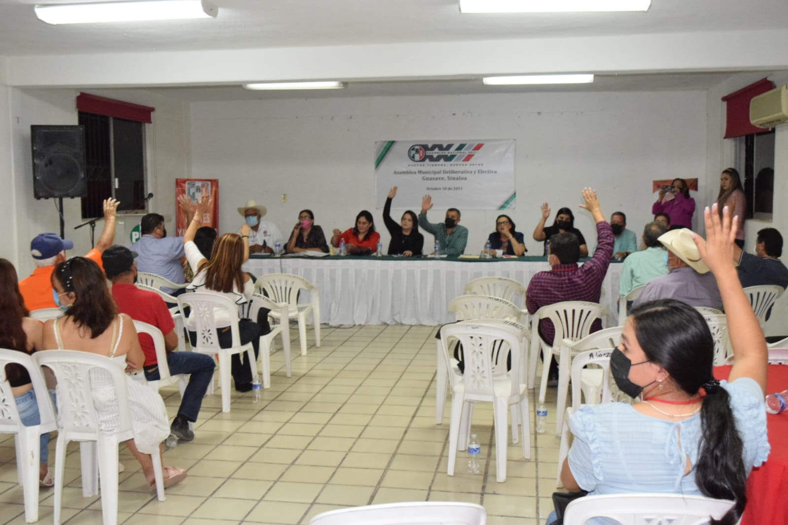 Continúa en gira por municipios Cinthia Valenzuela, con las asambleas municipales
