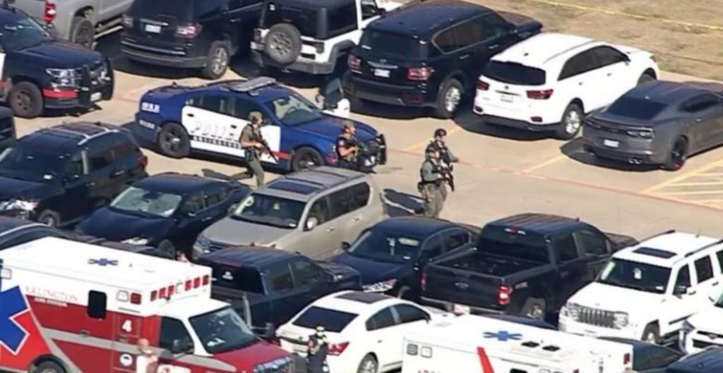 Reportan tiroteo en escuela de Arlington, Texas; el tirador sigue activo, advierte la policía