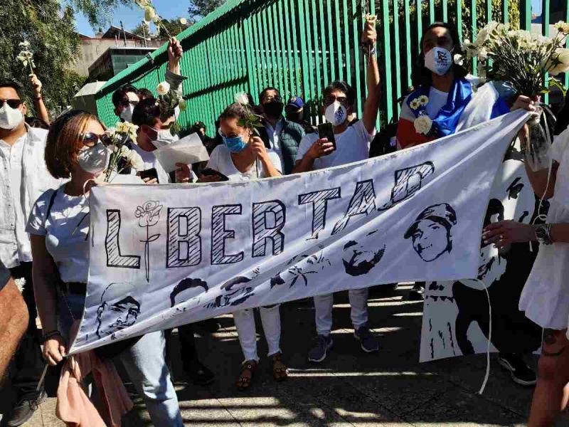 Protestan en embajada de Cuba para pedir liberación de presos políticos