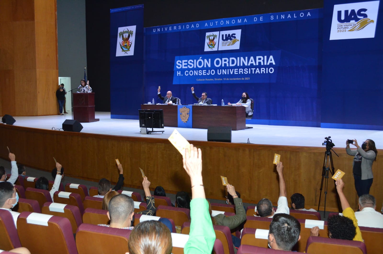 Toman protesta a 194 consejeros universitarios