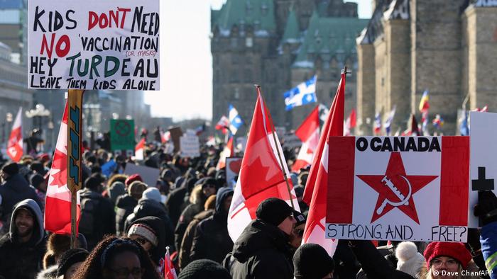 Toman las calles en Canadá con protestas contra restricciones Covid-19