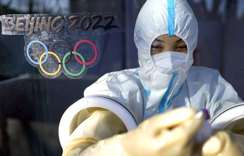 Se rompe la burbuja olímpica: 32 deportistas están aislados por Covid-19 en Beijing