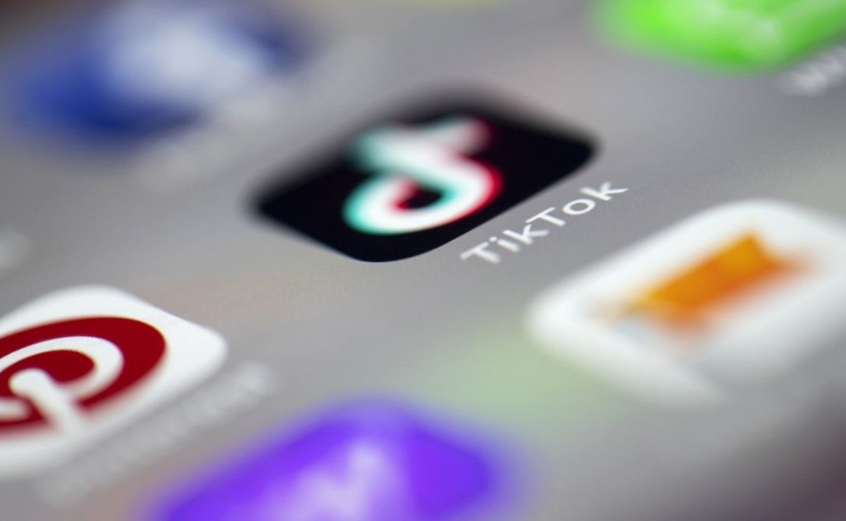 Facebook es desplazado por TikTok, reporta baja de usuarios para el 2022