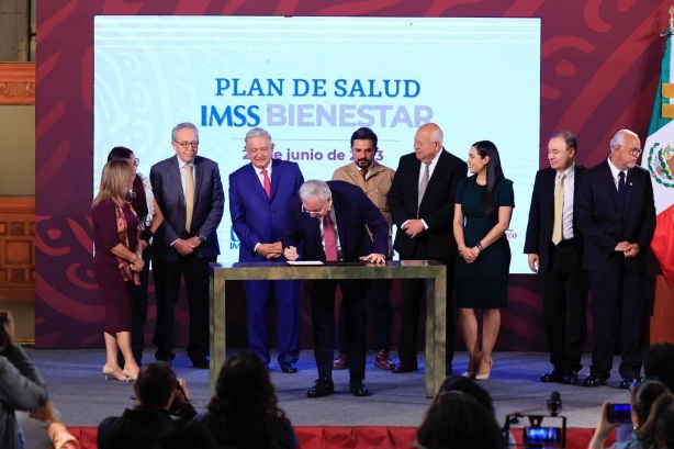 Rocha firma con AMLO convenio para operación del Programa IMSS ...