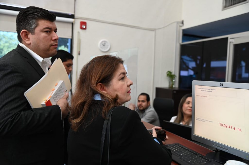 Se plantan trabajadores de la UAS en la Fiscalía; bloquean vialidad ...