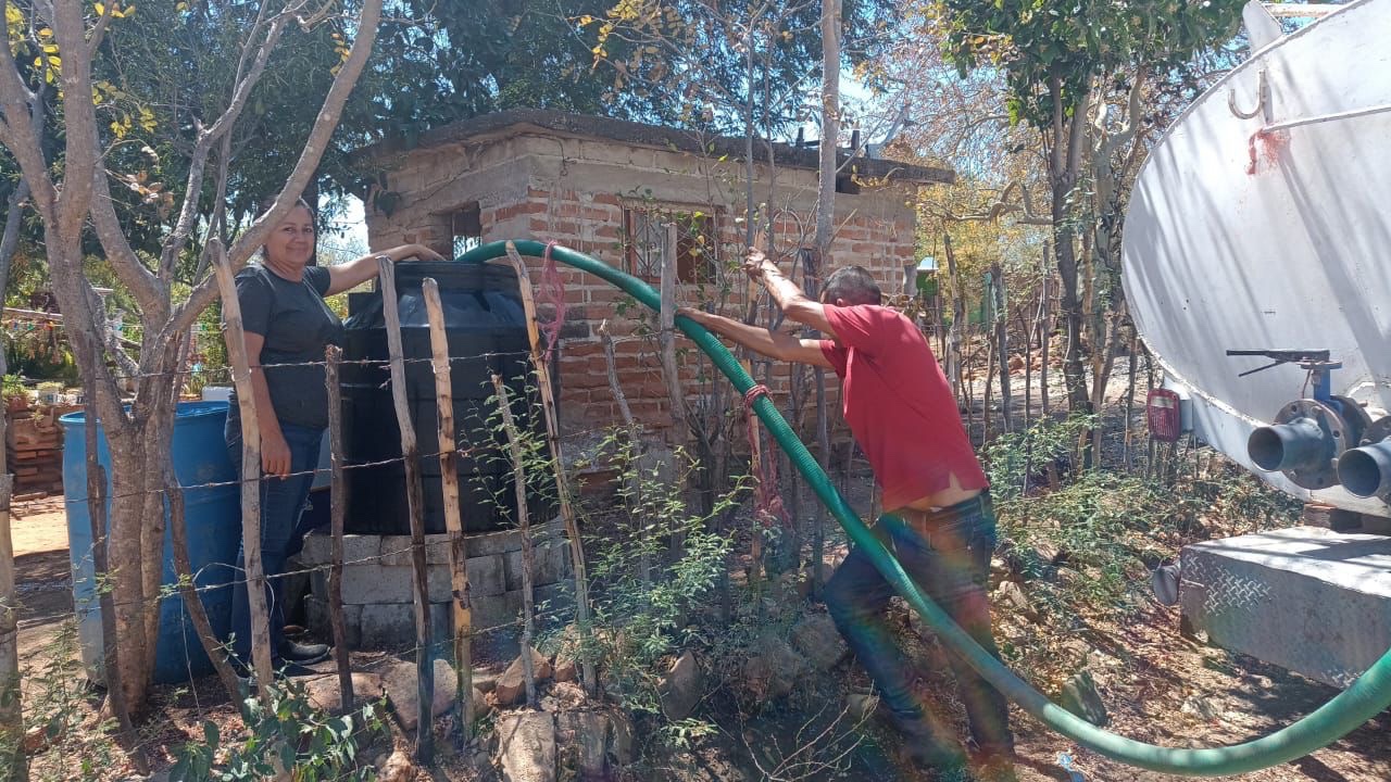 Continúa el suministro de agua a comunidades afectadas por la sequía ...