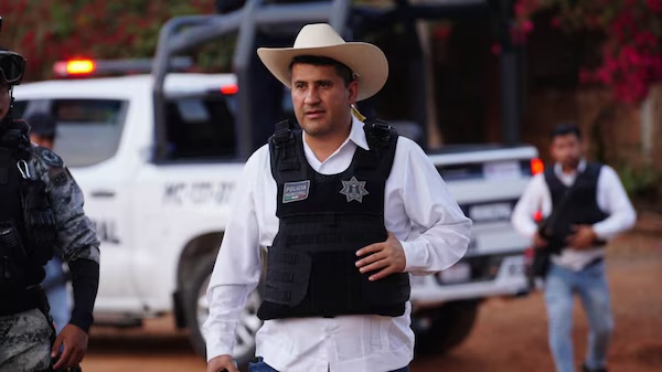 Muere alcalde de Uruapan, Carlos Manzo, tras ser atacado a balazos en Festival de Velas