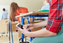 SEP acuerda regular el uso de celulares en escuelas: ‘Por una educación con menos pantallas’