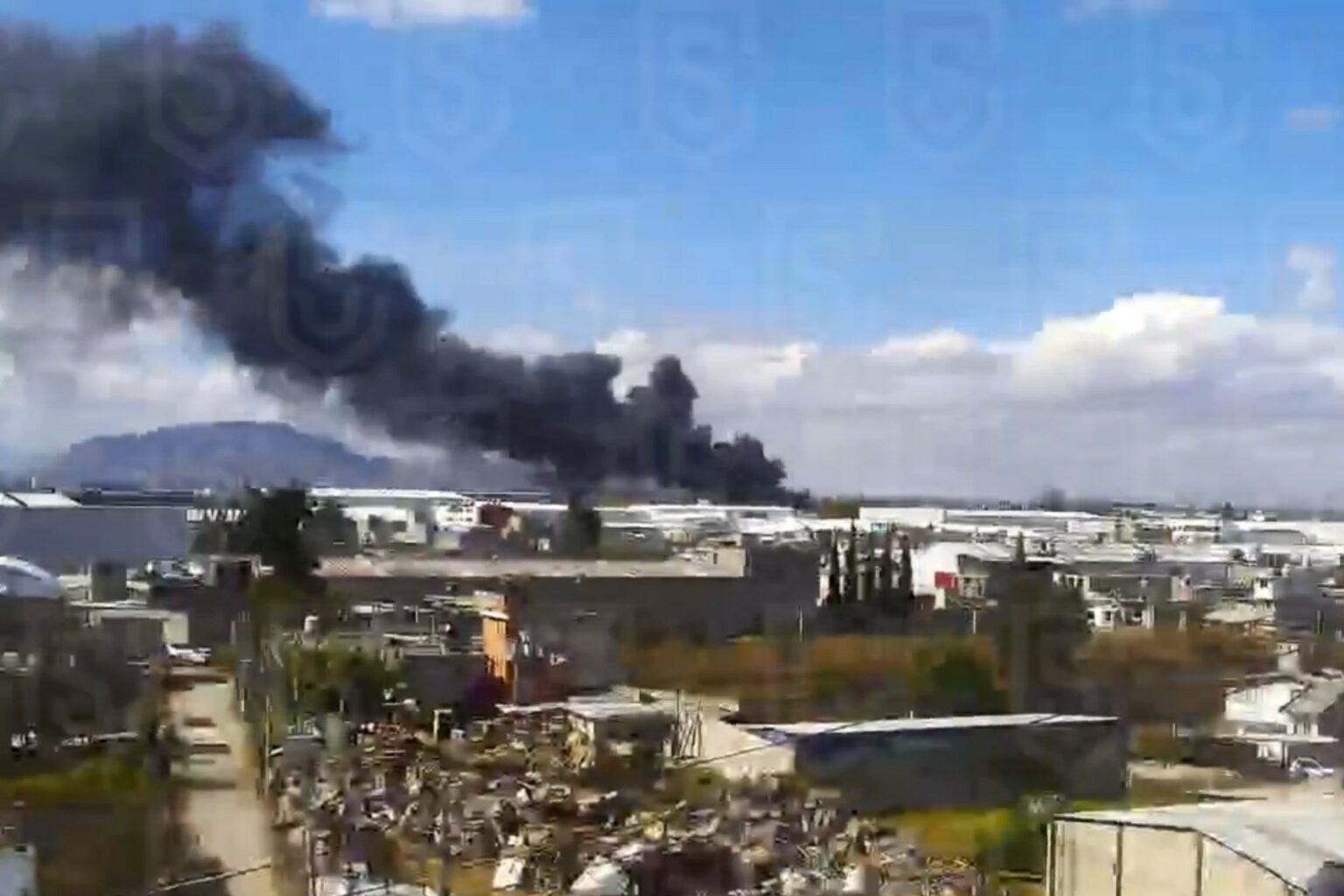 Se desploma avioneta en inmediaciones del Aeropuerto de Toluca