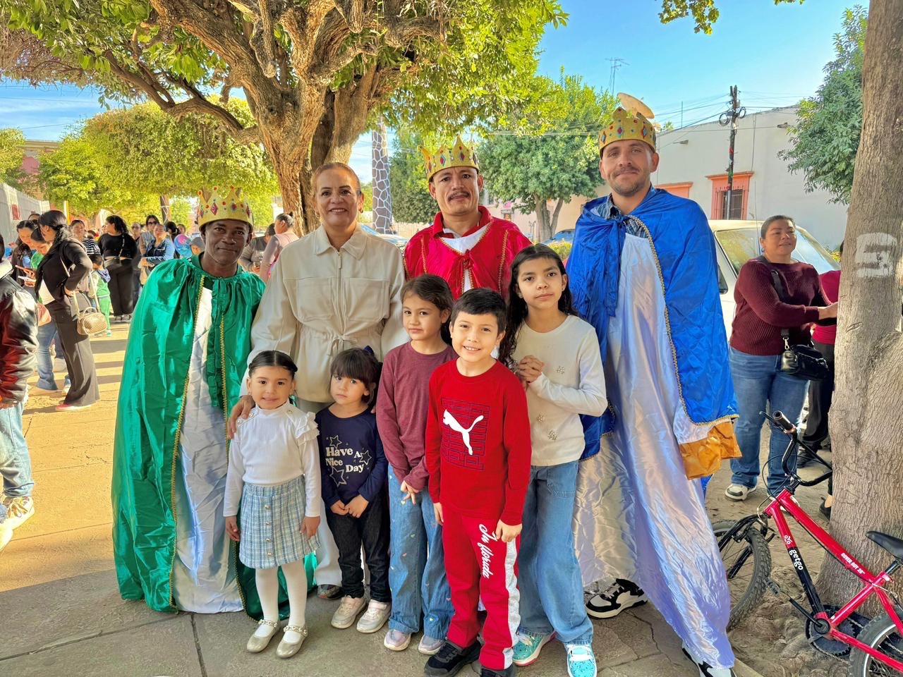 DIF El Fuerte celebra el Día de Reyes con niñas y niños del municipio