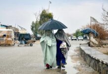 Afganistán legaliza que hombres golpeen a sus esposas; activistas condenan retroceso