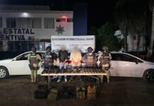 En Culiacán, detienen a dos civiles y aseguran armamento y vehículos robados
