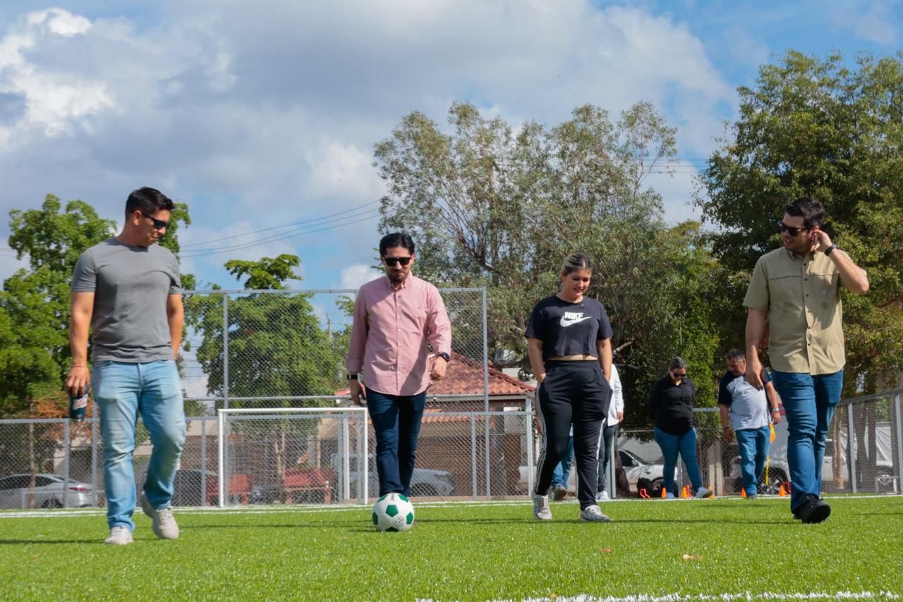 Gobierno de Sinaloa fortalece espacios de convivencia con nueva cancha y parque en Los Huertos