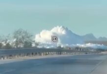 ¡Hay intoxicados! Volcadura de pipa con amoniaco cierra la carretera Guaymas-Hermosillo