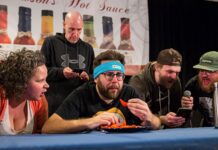 Récord mundial de picante: un canadiense consumió 25 chiles Carolina Reaper en tres minutos