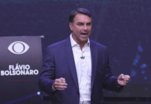 Estados Unidos anuncia que acogerá a Flávio Bolsonaro y a su familia