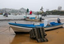 Huracán Simon pone en alerta a 5 estados; enfrentarán lluvias extraordinarias y oleaje peligroso